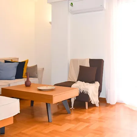 Spacious Modern Apartment In Pagkrati-2